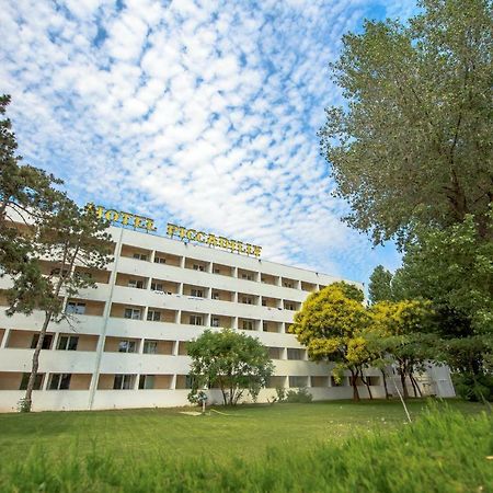 Hotel Piccadilly Мамая Екстериор снимка