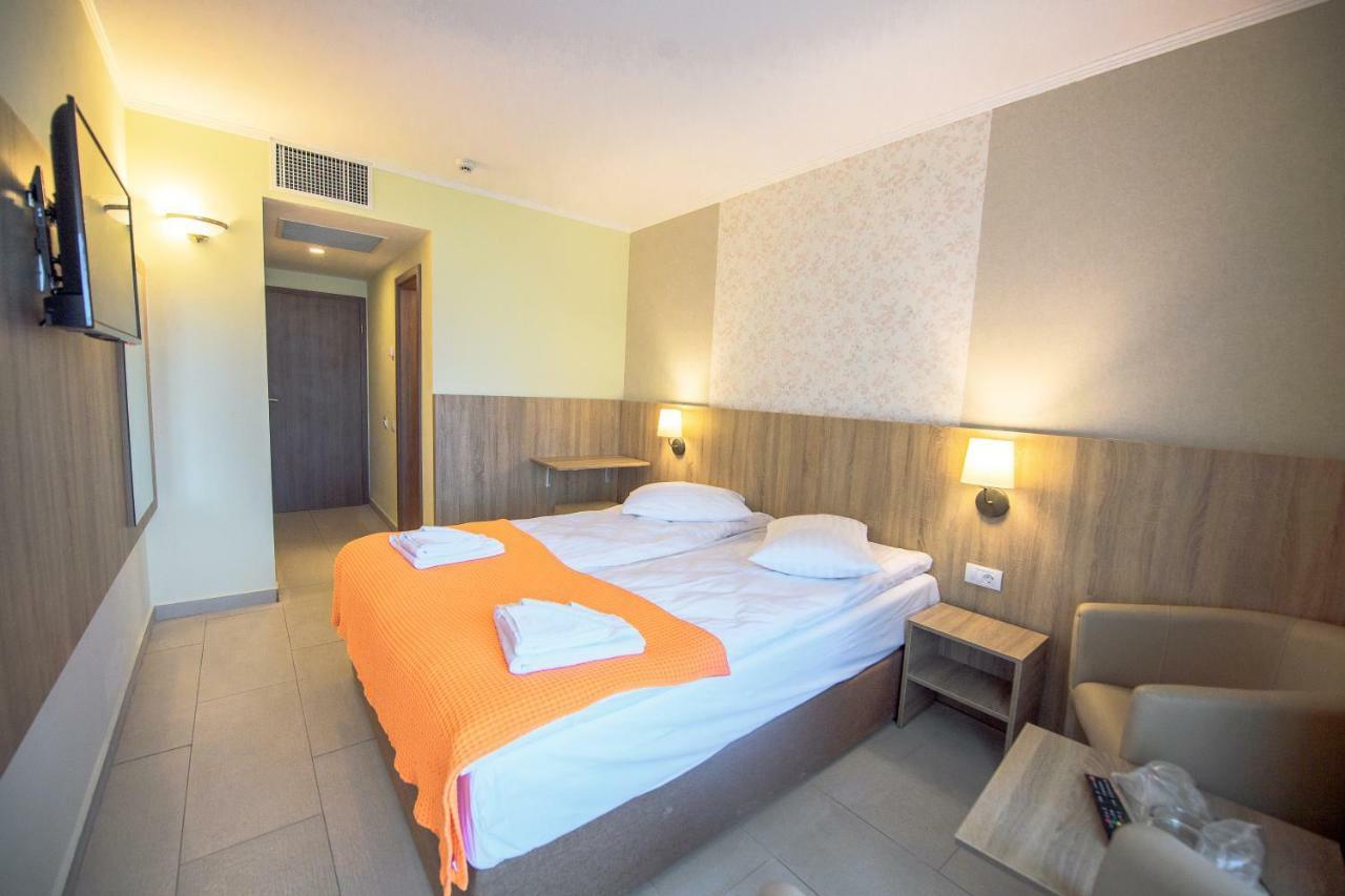 Hotel Piccadilly Мамая Екстериор снимка