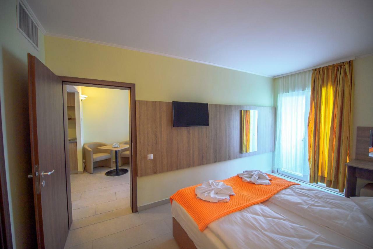 Hotel Piccadilly Мамая Екстериор снимка