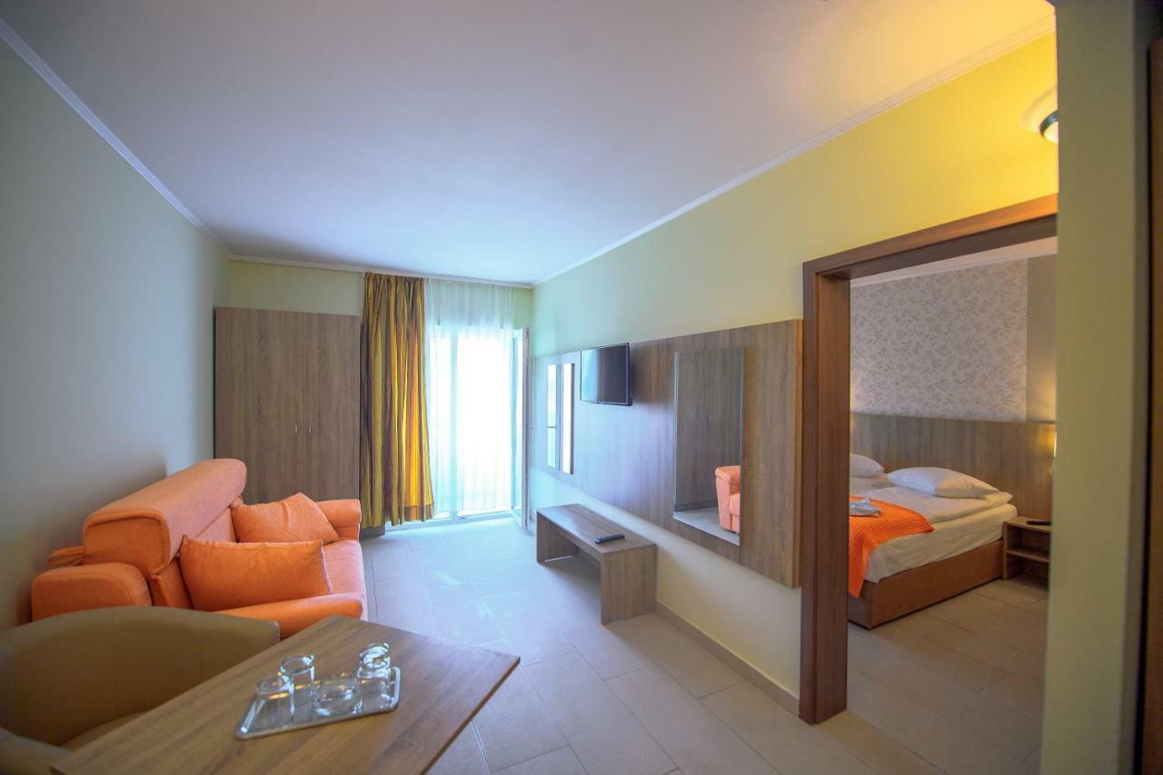 Hotel Piccadilly Мамая Екстериор снимка