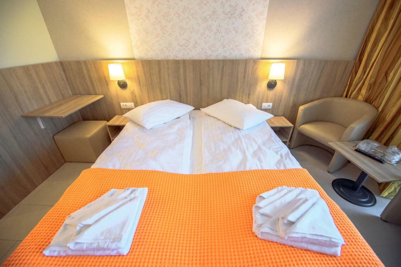Hotel Piccadilly Мамая Екстериор снимка