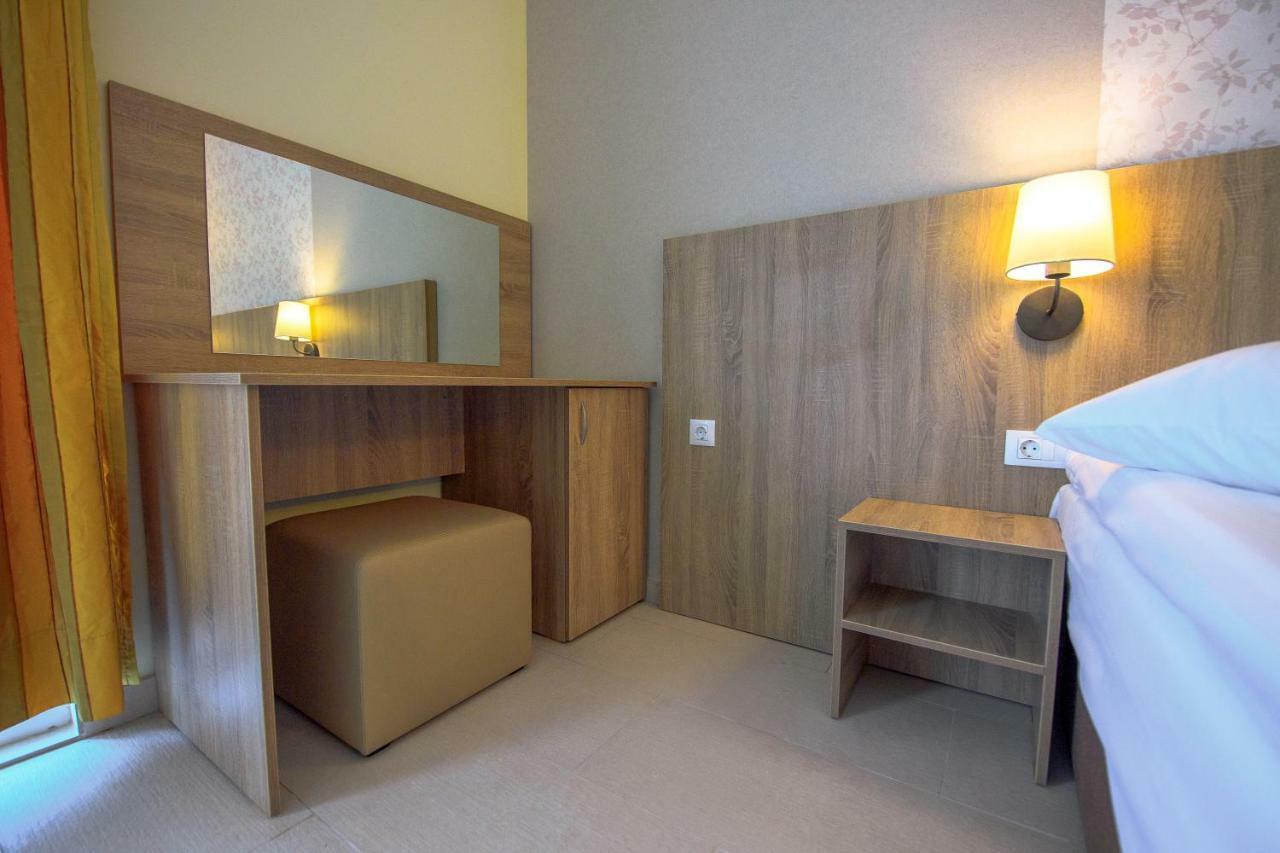 Hotel Piccadilly Мамая Екстериор снимка