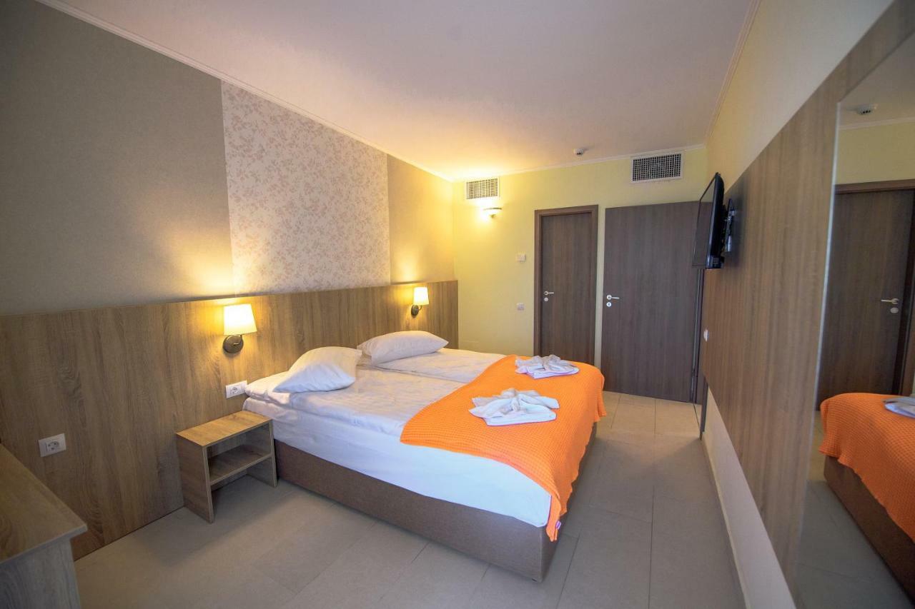 Hotel Piccadilly Мамая Екстериор снимка