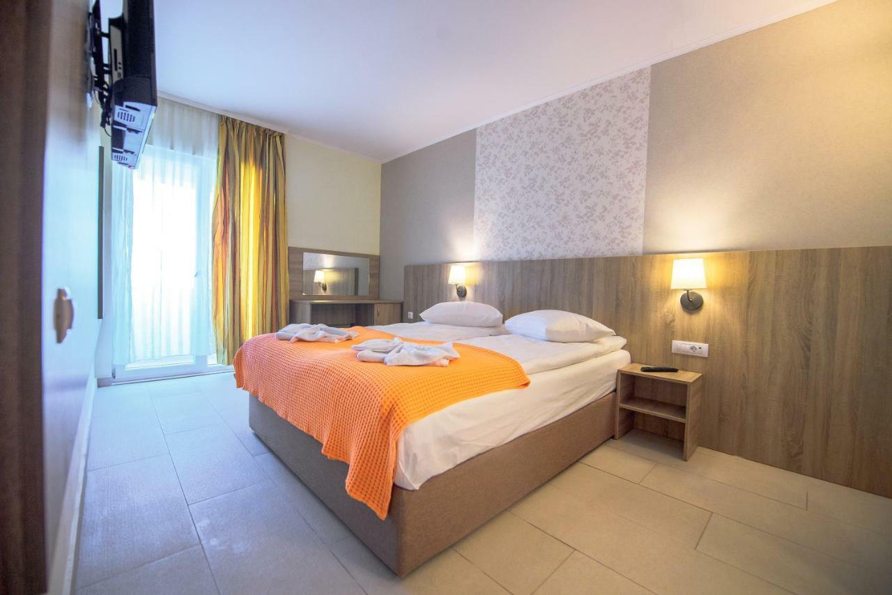 Hotel Piccadilly Мамая Екстериор снимка