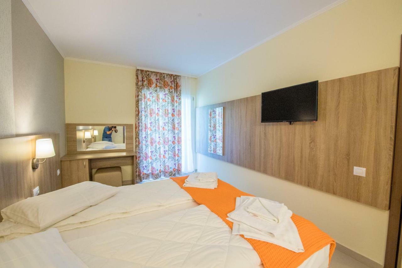 Hotel Piccadilly Мамая Екстериор снимка