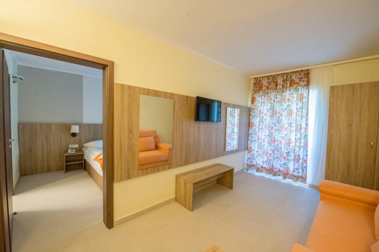 Hotel Piccadilly Мамая Екстериор снимка