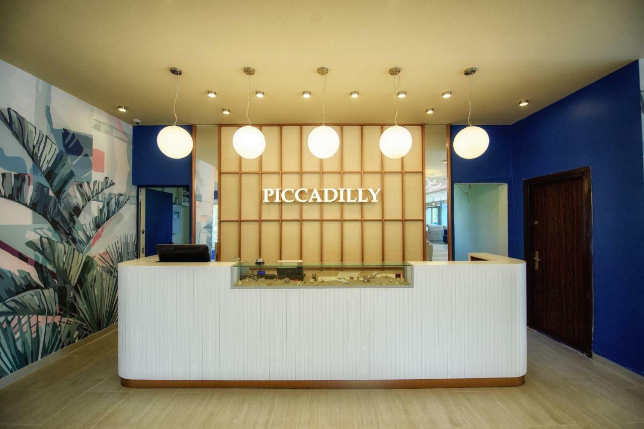 Hotel Piccadilly Мамая Екстериор снимка